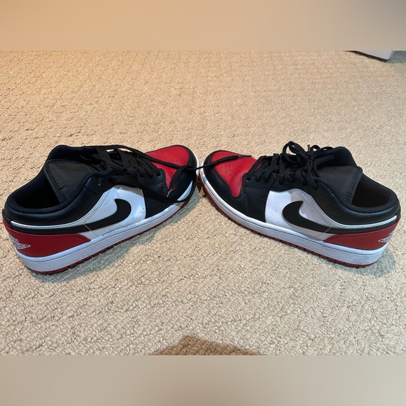 Men’s Nike Jordan 1 Low Bred Toe - Red, Black & White size 8 - Picture 11 of 13